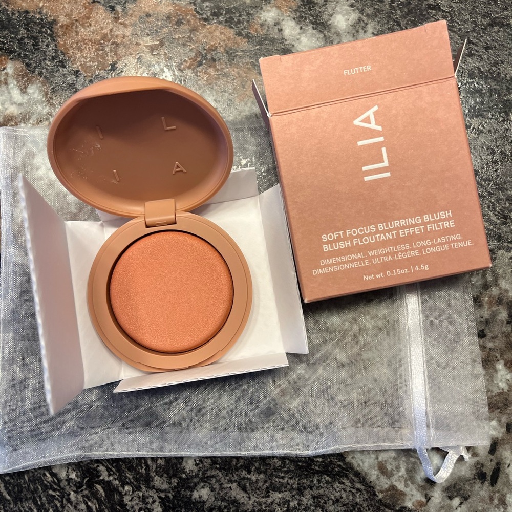 ILIA Soft Focus Blurring Blush - Flutter Peach
